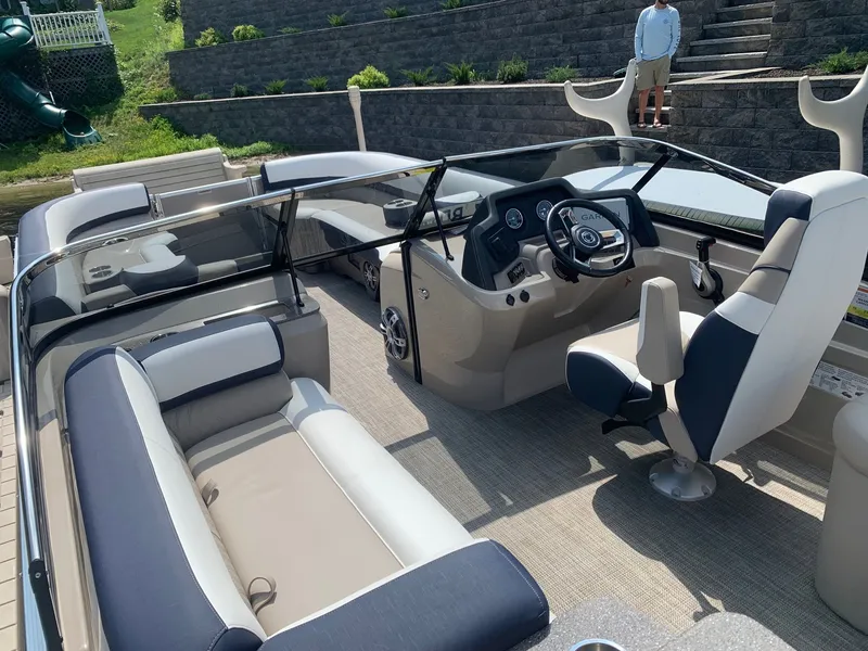 Slide: The Image of Tahoe Cascade - 27 FT Elite Windshield 2025 - 7