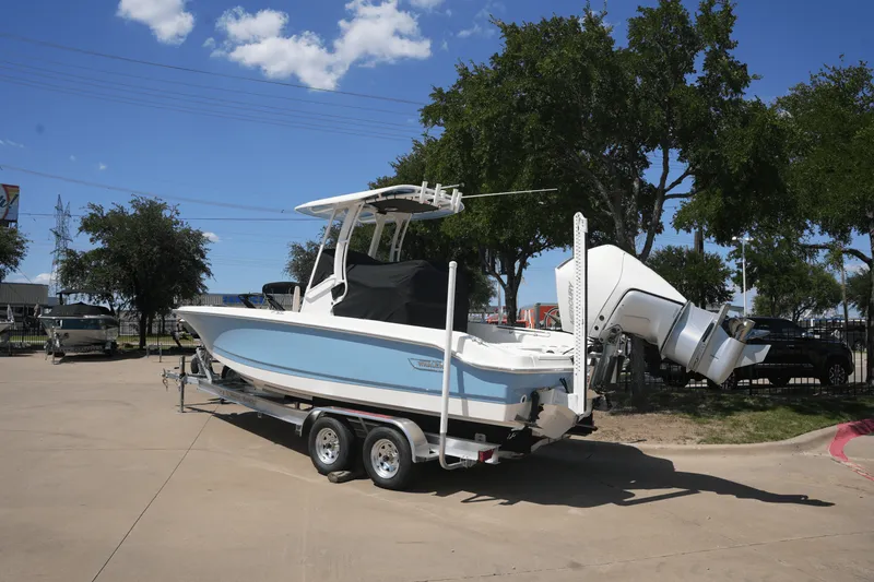 Slide: The Image of Boston Whaler 250 Dauntless 2025 - 2
