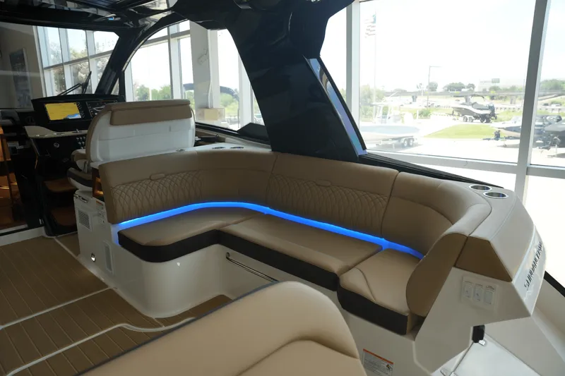 Slide: The Image of Sea Ray Sundancer 370 2025 - 12