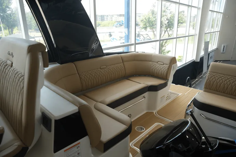 Slide: The Image of Sea Ray Sundancer 370 2025 - 15