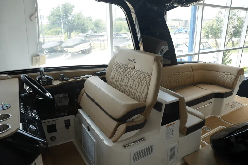 Slide: The Image of Sea Ray Sundancer 370 2025 - 19