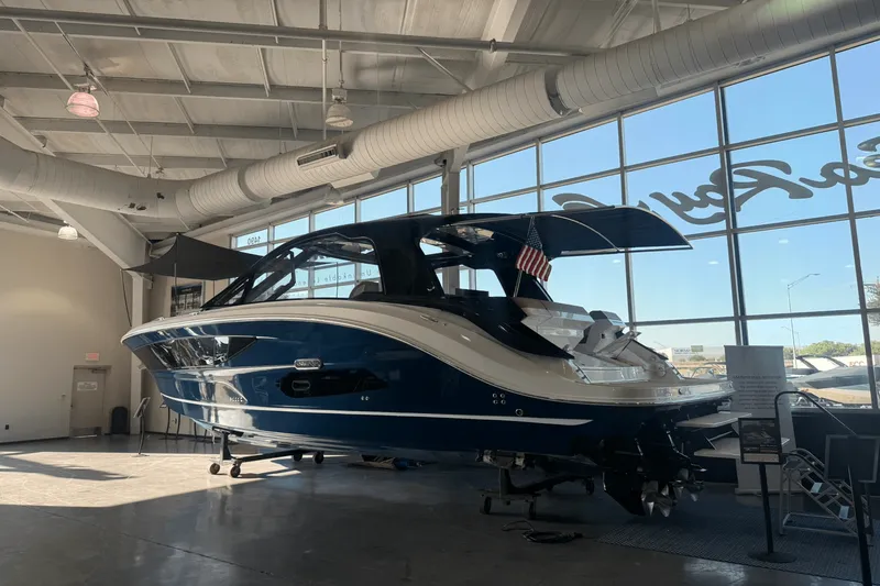 Slide: The Image of Sea Ray Sundancer 370 2025 - 2