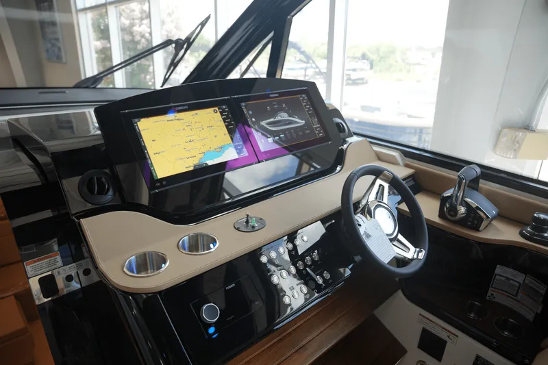 Slide: The Image of Sea Ray Sundancer 370 2025 - 20