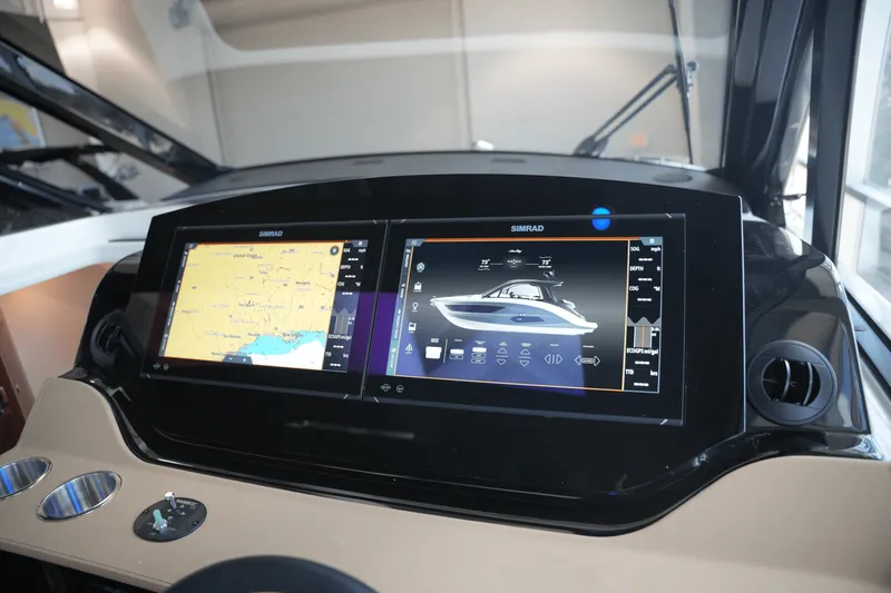 Slide: The Image of Sea Ray Sundancer 370 2025 - 21