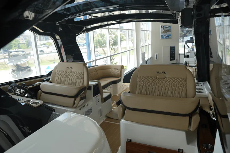 Slide: The Image of Sea Ray Sundancer 370 2025 - 23