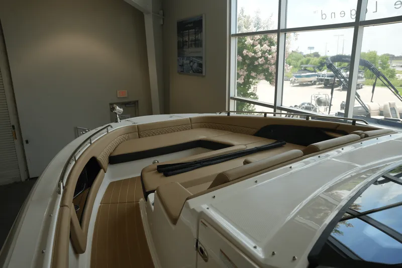 Slide: The Image of Sea Ray Sundancer 370 2025 - 27