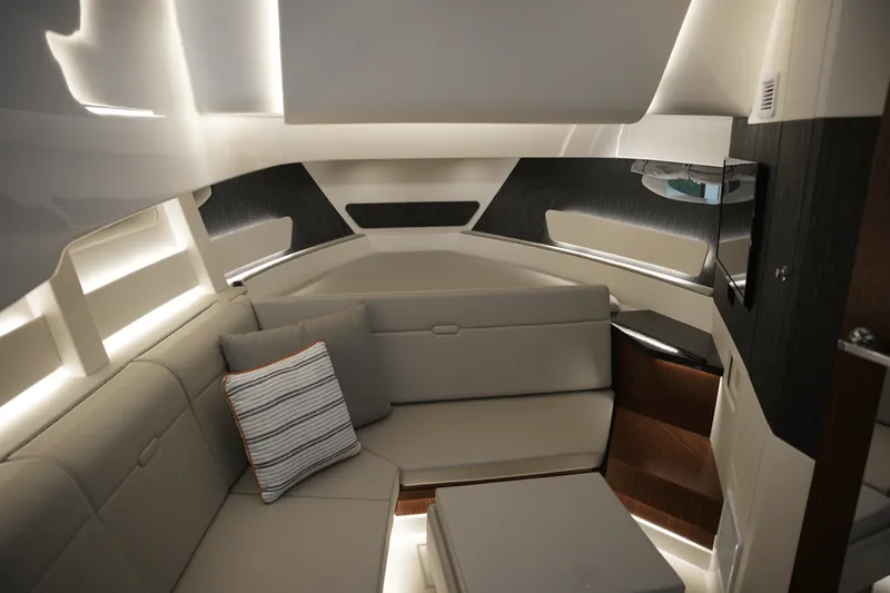 Slide: The Image of Sea Ray Sundancer 370 2025 - 36