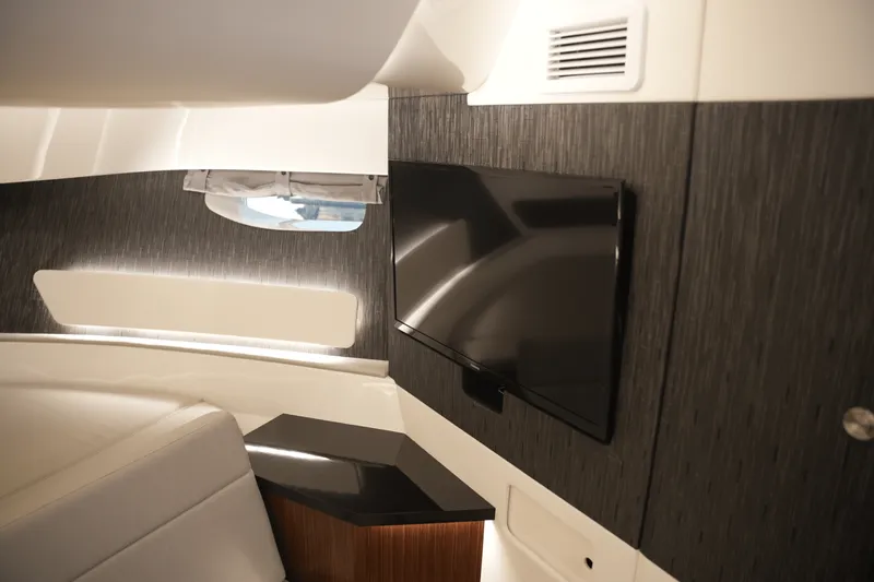 Slide: The Image of Sea Ray Sundancer 370 2025 - 37