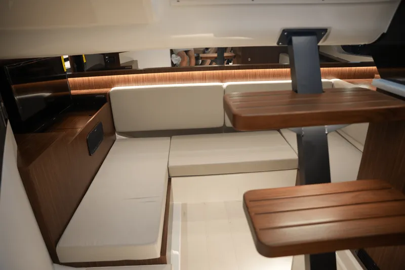 Slide: The Image of Sea Ray Sundancer 370 2025 - 41