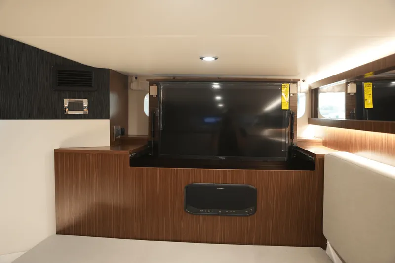 Slide: The Image of Sea Ray Sundancer 370 2025 - 44