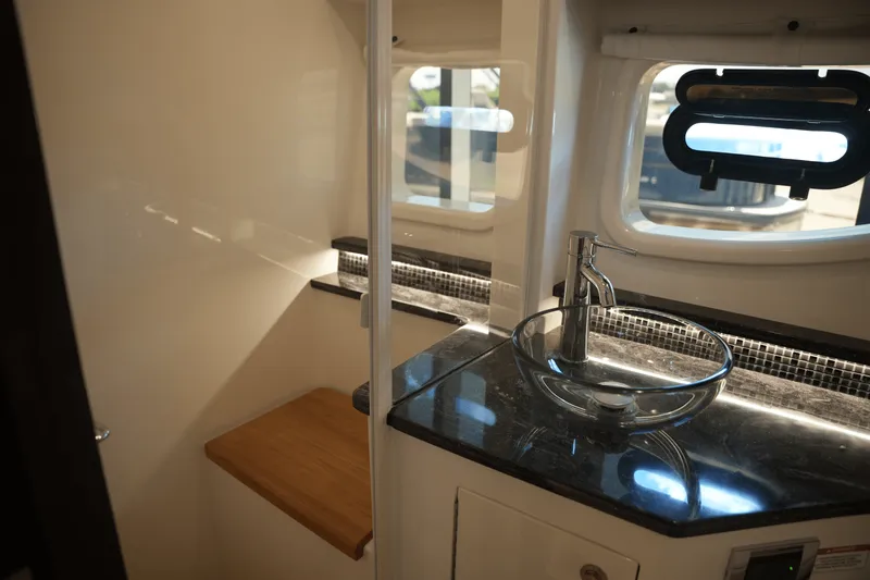 Slide: The Image of Sea Ray Sundancer 370 2025 - 45