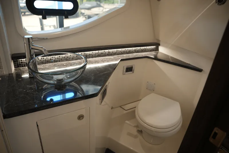 Slide: The Image of Sea Ray Sundancer 370 2025 - 46