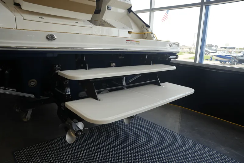 Slide: The Image of Sea Ray Sundancer 370 2025 - 6