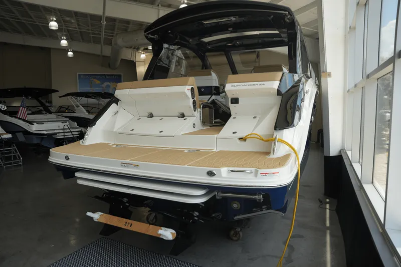 Slide: The Image of Sea Ray Sundancer 370 2025 - 7
