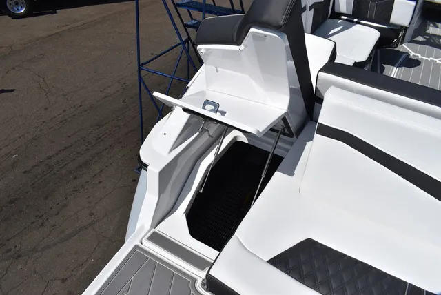 Slide: The Image of Monterey 275SS 2026 - 28