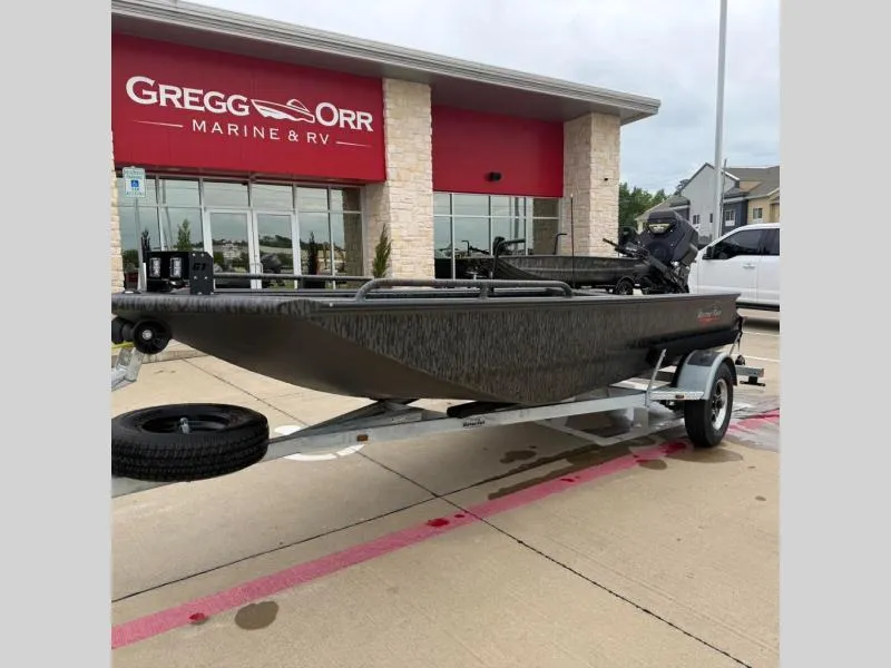 The Image of Gator-Tail 17/50 Mid-Deck Savage 2026 - 0