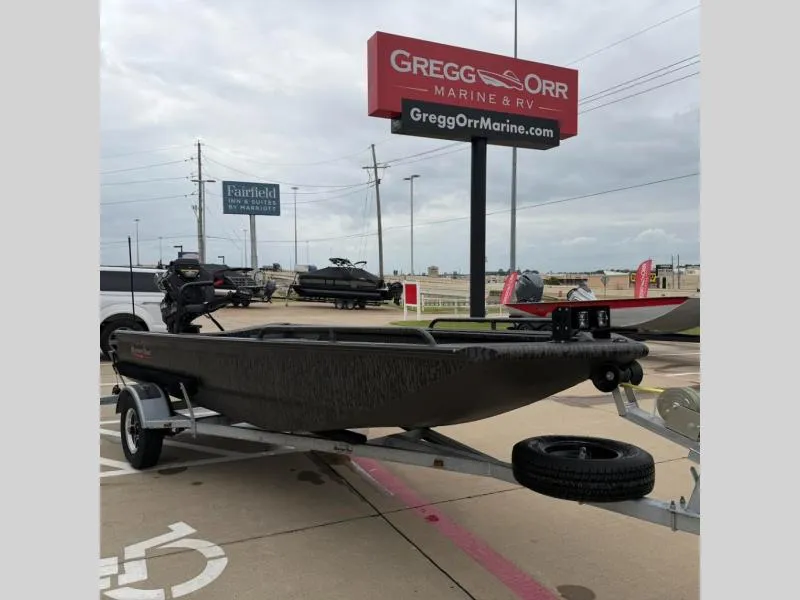 Slide: The Image of Gator-Tail 17/50 Mid-Deck Savage 2026 - 5