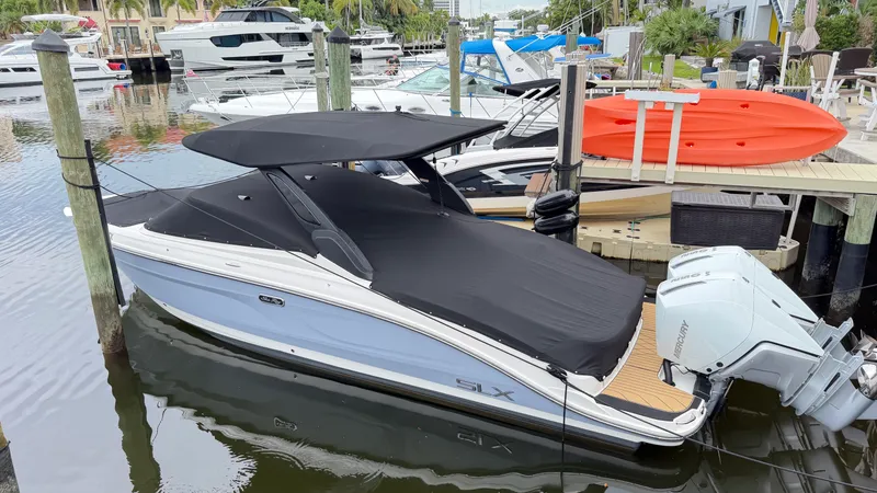 Slide: The Image of Sea Ray 280 SXO 2025 - 1