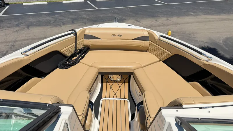 Slide: The Image of Sea Ray 280 SXO 2025 - 28