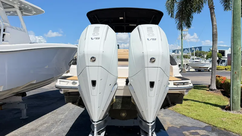 Slide: The Image of Sea Ray 280 SXO 2025 - 8