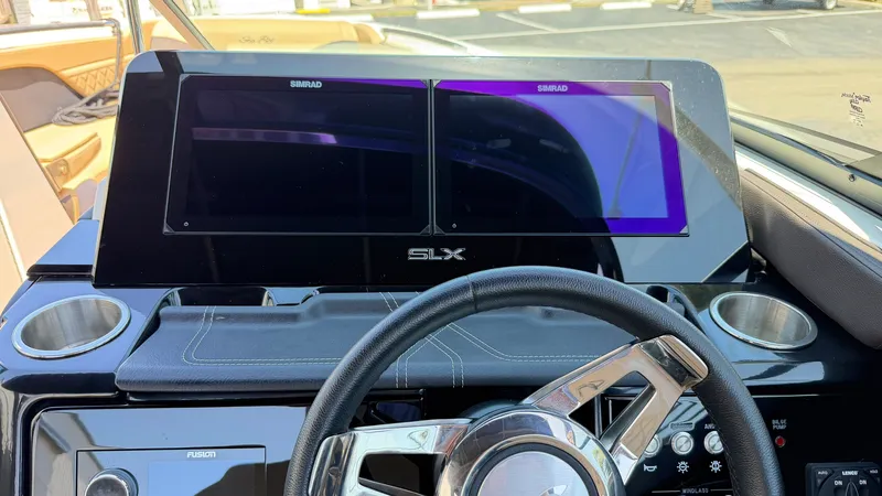 Slide: The Image of Sea Ray 280 SXO 2025 - 21