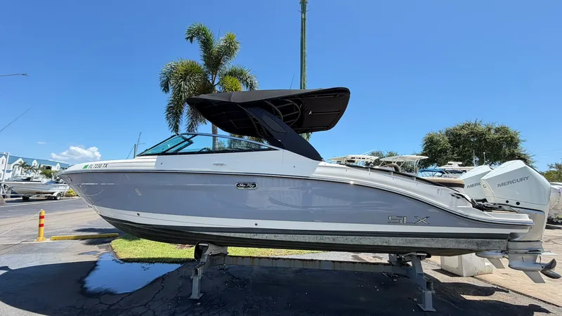 Slide: The Image of Sea Ray 280 SXO 2025 - 1