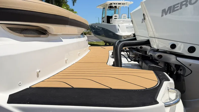 Slide: The Image of Sea Ray 280 SXO 2025 - 9