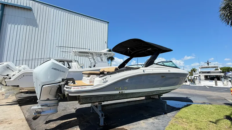 Slide: The Image of Sea Ray 280 SXO 2025 - 5