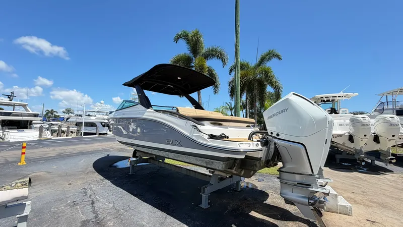 Slide: The Image of Sea Ray 280 SXO 2025 - 2