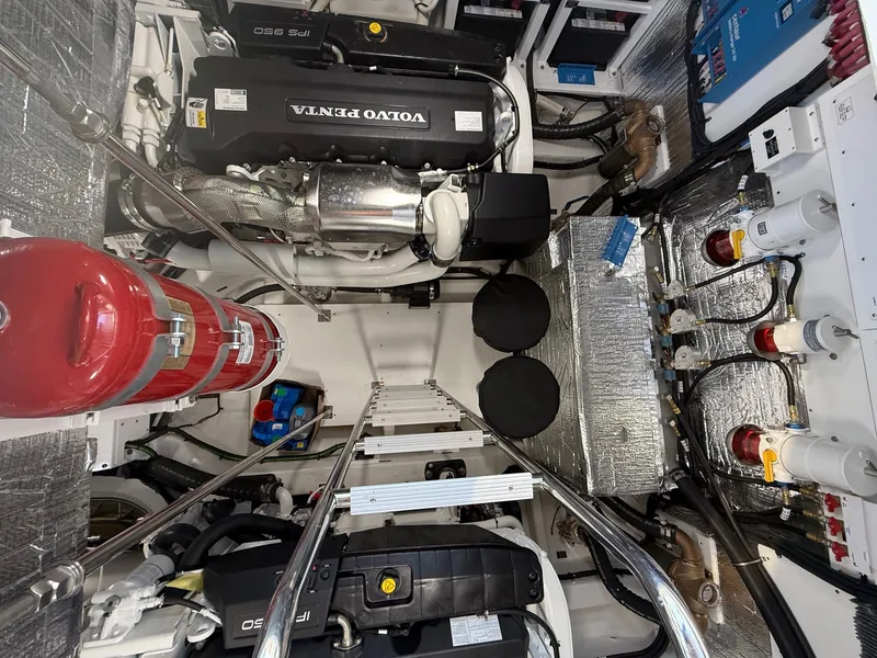 Slide: The Image of Cruisers Yachts 57 FLY 2026 - 41