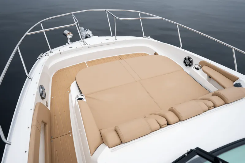 Slide: The Image of Sea Ray 320 SUNDANCER OB 2022 - 11