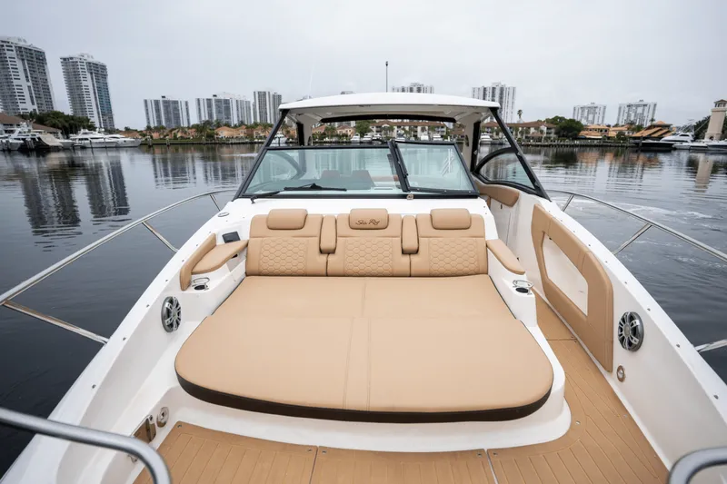 Slide: The Image of Sea Ray 320 SUNDANCER OB 2022 - 12
