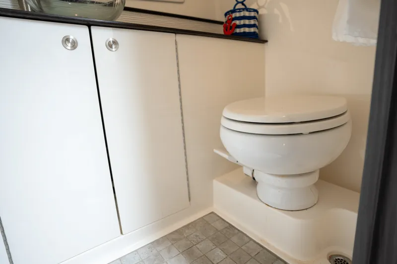 Slide: The Image of Sea Ray 320 SUNDANCER OB 2022 - 30