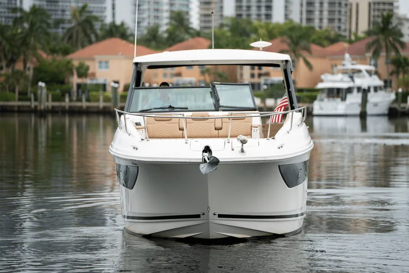 Slide: The Image of Sea Ray 320 SUNDANCER OB 2022 - 5