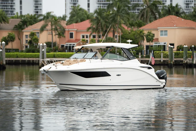 Slide: The Image of Sea Ray 320 SUNDANCER OB 2022 - 6