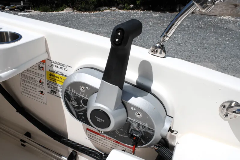 Slide: The Image of Boston Whaler 130 Super Sport 2025 - 16