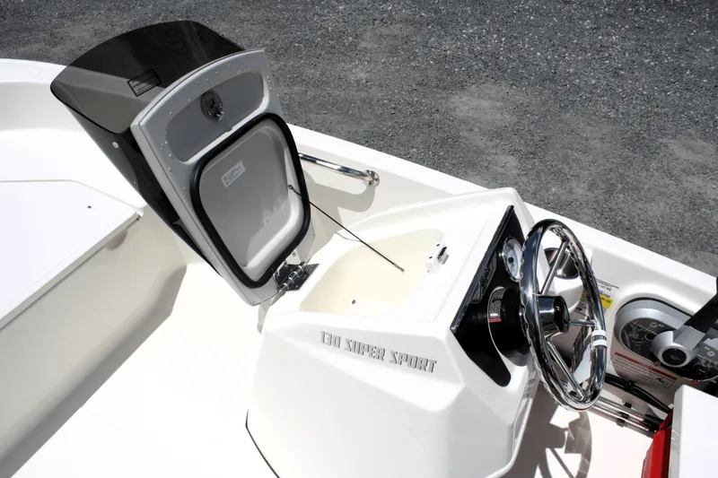 Slide: The Image of Boston Whaler 130 Super Sport 2025 - 21