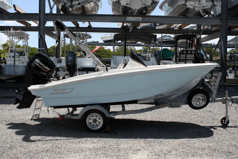 Slide: The Image of Boston Whaler 130 Super Sport 2025 - 5