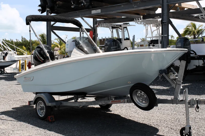 Slide: The Image of Boston Whaler 130 Super Sport 2025 - 6