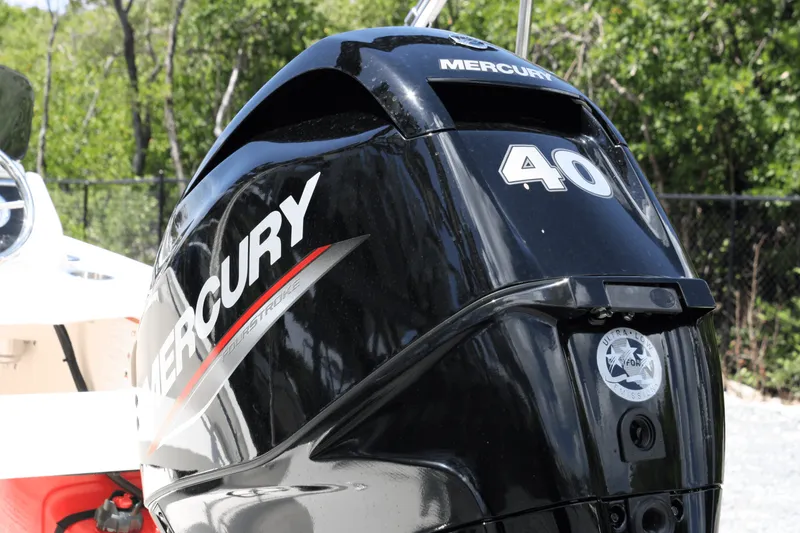 Slide: The Image of Boston Whaler 130 Super Sport 2025 - 9