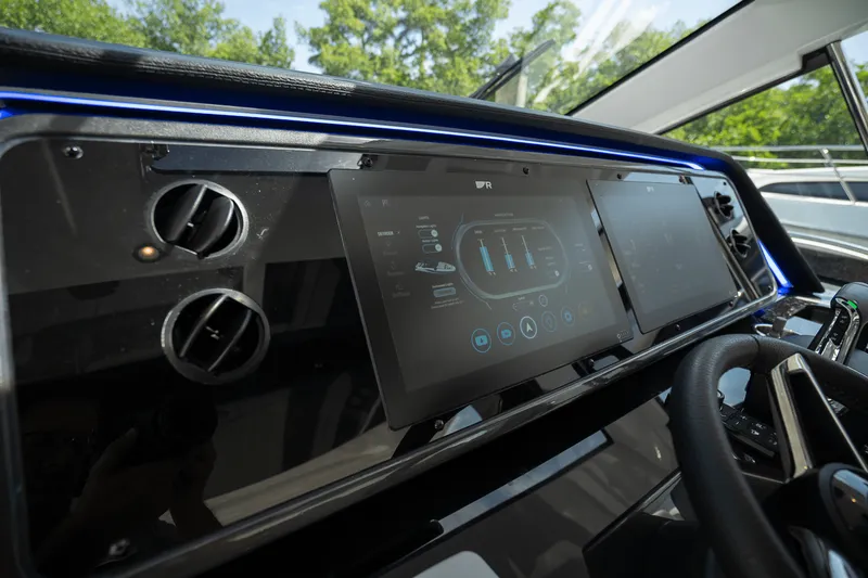 Slide: The Image of Azimut Verve 42 2026 - 14