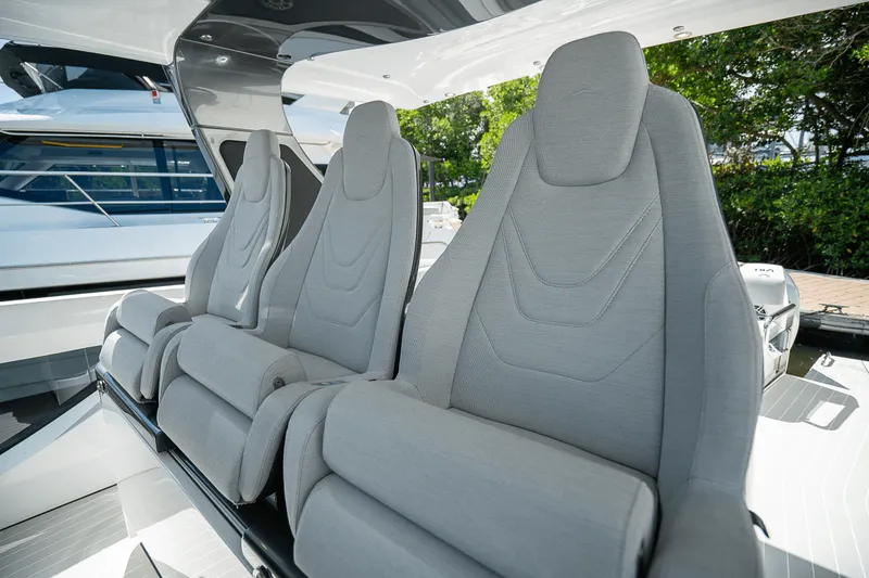 Slide: The Image of Azimut Verve 42 2026 - 17