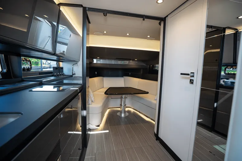 Slide: The Image of Azimut Verve 42 2026 - 18