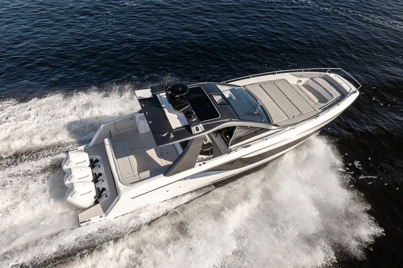 Slide: The Image of Azimut Verve 42 2026 - 2