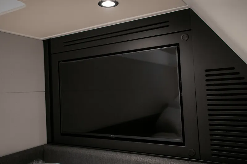 Slide: The Image of Azimut Verve 42 2026 - 24