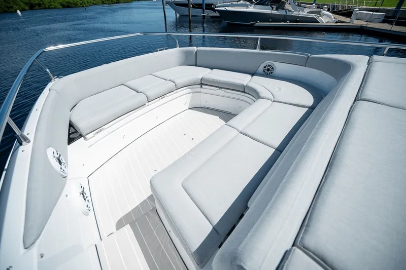 Slide: The Image of Azimut Verve 42 2026 - 30