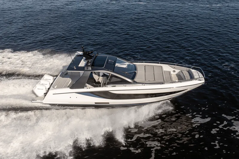 Slide: The Image of Azimut Verve 42 2026 - 43