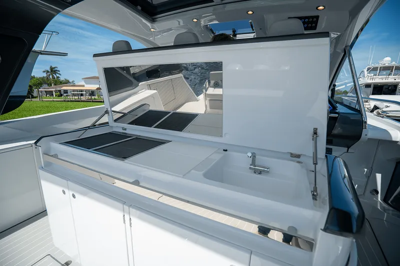 Slide: The Image of Azimut Verve 42 2026 - 9