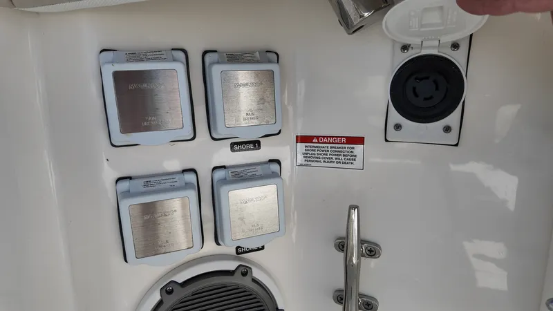 Slide: The Image of Boston Whaler 325 Conquest 2026 - 13