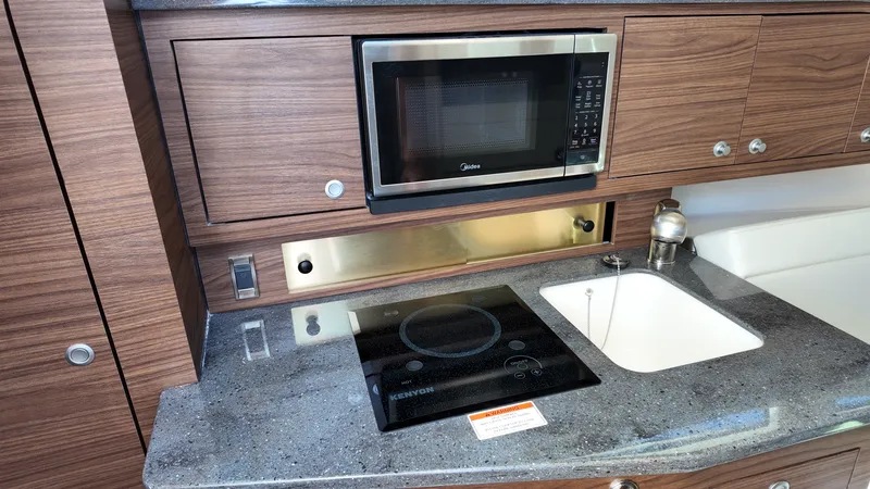 Slide: The Image of Boston Whaler 325 Conquest 2026 - 29